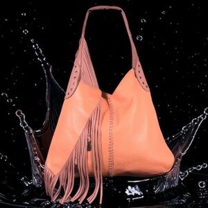 🎁 Camila Alves Muxo Shoulder Bag 😍